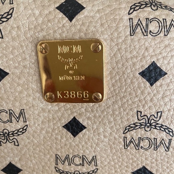 MCM Backpack Medium Size - Picture 4 of 6